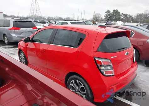 2018 Chevrolet Sonic Lt Auto z USA, uszkodzony, nr VIN 1G1JD6SH3J4121736
